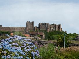 Castle View (Bamburgh) - Northumberland - 1121830 - thumbnail photo 3
