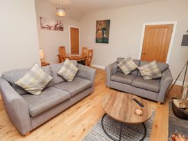 A living room with sofas and a coffee table at Russet in Lucker