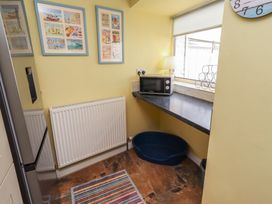 A kitchen with a microwave and pet bowl at Number Seventeen in Amble