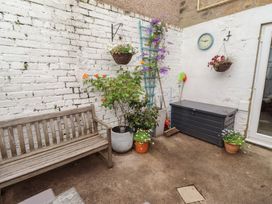 A garden with a bench and plants at Number Seventeen Amble