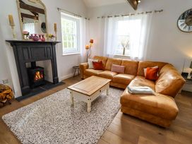 A living room with a sofa and a coffee table at Treetops, Alnwick