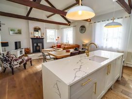 A living room with a kitchen island and seating area at Treetops, Alnwick