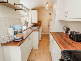 A kitchen with appliances and storage at Hardys House in Alnwick