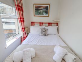 A bedroom with a bed and towels at Hardys House Alnwick