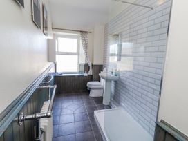 A bathroom with a shower and sink at Hardys House in Alnwick