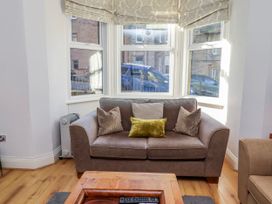 A living room with a sofa and coffee table at Alnbank in Alnmouth