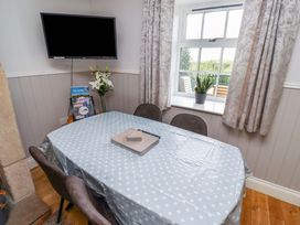 A dining room with a table and chairs at Heather Cottages - Grayling in Bamburgh