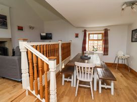 A dining room with table and chairs at Heather Cottages - Grey Seal in Bamburgh