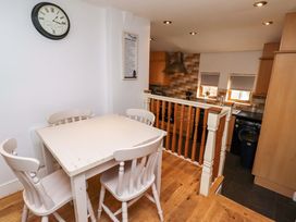 A kitchen with a table and chairs at Heather Cottages - Grey Seal in Bamburgh