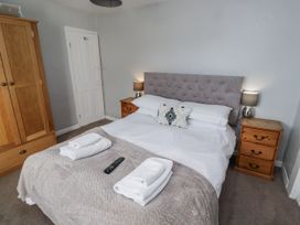 A bedroom with a bed and bedside tables at Heather Cottages - Plover in Bamburgh