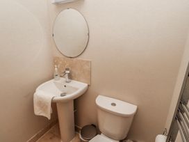A bathroom with a sink and toilet at Red Fox in Lucker
