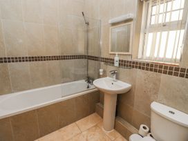 A bathroom featuring a bathtub, sink, and toilet at Red Fox in Lucker