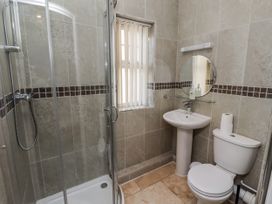 A bathroom with a shower, sink and toilet at Red Fox in Lucker