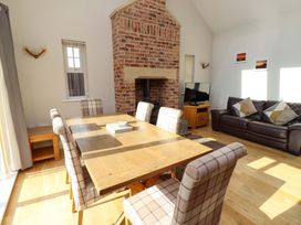 A living room with a dining table and a sofa at Roe Deer in Lucker