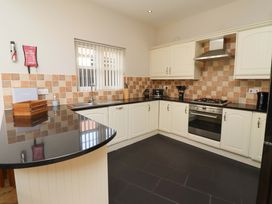 A kitchen with cabinets and appliances at Roe Deer in Lucker