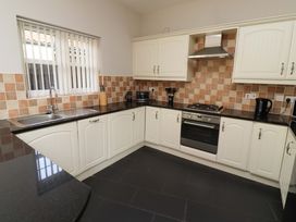 A kitchen with cabinets and appliances at Roe Deer in Lucker