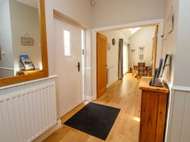 A hallway with doors and a table at Roe Deer in Lucker