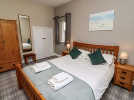 A bedroom with a bed and wardrobe at Roe Deer in Lucker