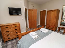 A bedroom with a bed and furniture at Roe Deer in Lucker