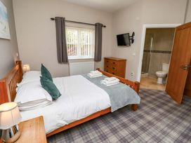 A bedroom with a bed and wardrobe at Roe Deer in Lucker