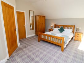 A bedroom with a bed and wardrobe at Roe Deer in Lucker