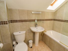 A bathroom with a toilet, sink, and bathtub at Roe Deer in Lucker