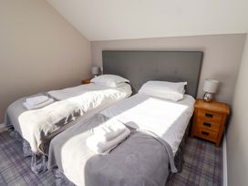 A bedroom with two beds and bedside tables at Roe Deer in Lucker
