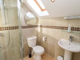 A bathroom featuring a shower, toilet, and sink at Roe Deer in Lucker