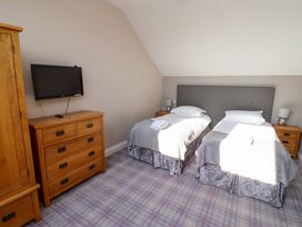 A bedroom with two beds and a television at Roe Deer in Lucker