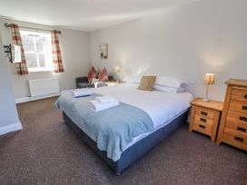 A bedroom with a bed and couch at Greenfinch in Lucker