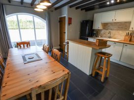 A dining room with a table and chairs at Goldfinch in Lucker