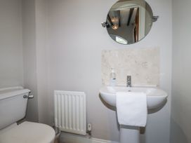 A bathroom with a sink and toilet at Goldfinch in Lucker