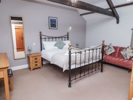 A bedroom with a bed and mirror at Goldfinch in Lucker