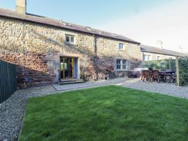 A garden with a patio, table and chairs at Goldfinch in Lucker