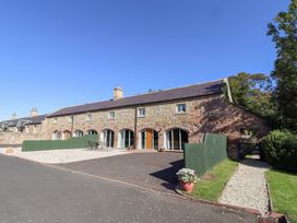 An outdoor area in front of a stone building at Bullfinch in Lucker