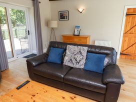 A living room with a sofa and a sideboard at Bullfinch in Lucker