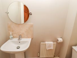 A bathroom with a sink and mirror at Bullfinch in Lucker
