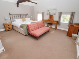 A bedroom with a bed and a dressing table at Bullfinch in Lucker