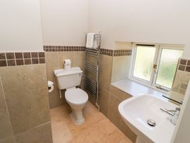 A bathroom with a toilet and sink at Bullfinch in Lucker