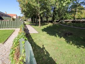 A garden with trees and a walking path at Bullfinch in Lucker