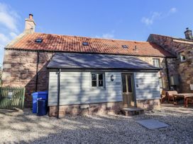 A cottage exterior with gravel area at Millstone in Lucker