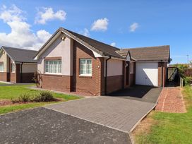 A house with a driveway and garage at 6 Westview Embleton