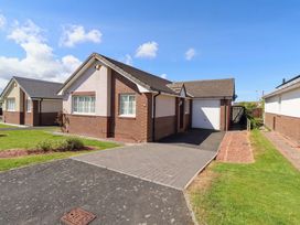 A house with a garage and driveway at 6 Westview in Embleton