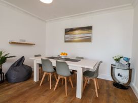A dining room with a table and chairs at Ty Haul in Rhosneigr