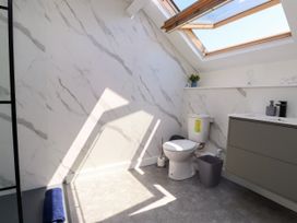 A bathroom with a sink and toilet at Ty Haul in Rhosneigr