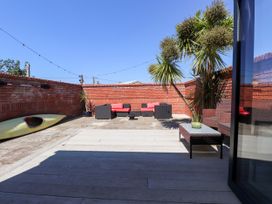 An outdoor area with seating and a kayak at Ty Haul in Rhosneigr