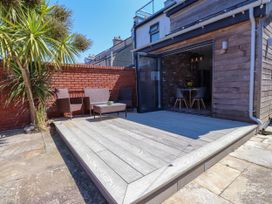 An outdoor area with a patio, table, and chairs at Ty Haul in Rhosneigr