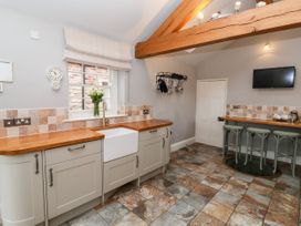 The Stables and West Wing - North Yorkshire (incl. Whitby) - 1123096 - thumbnail photo 8