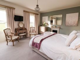 The Stables and West Wing - North Yorkshire (incl. Whitby) - 1123096 - thumbnail photo 11