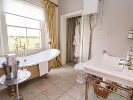 The Stables and West Wing - North Yorkshire (incl. Whitby) - 1123096 - thumbnail photo 15